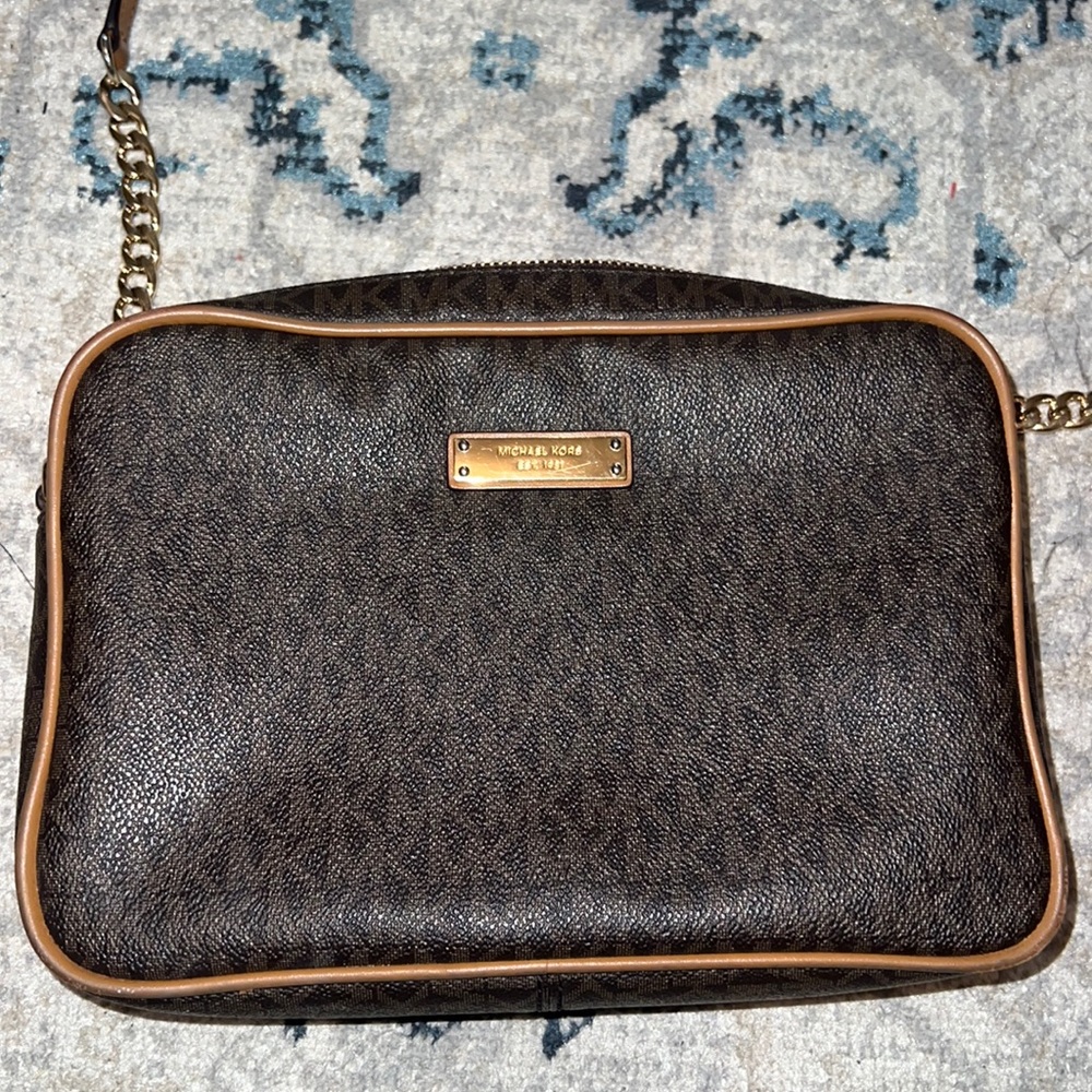 Michael Kors Crossbody!!